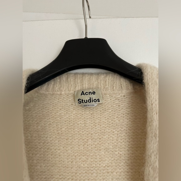 Acne Studies Astrid Alpaca Oversized Sweater Cardigan in Cream. - Picture 3 of 4